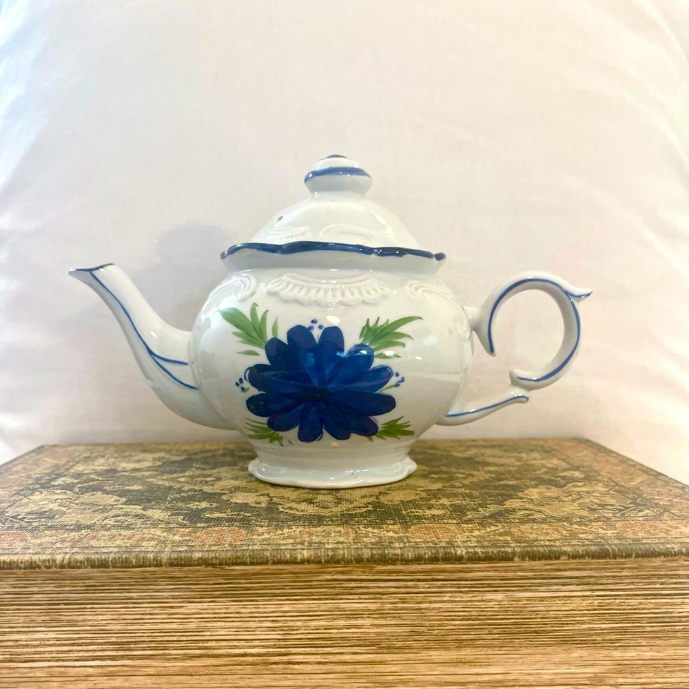 Vintage TEAPOT White w/ Blue
Trim & FLOWER Embossed
Scrolls & Scallops-BEAUTIFUL